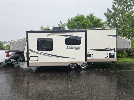 2017 Forest River - Flagstaff Shamrock 23IKSS Expandable Travel Trailer